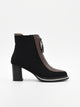 Botas negras elegantes com detalhes metálicos e fechamento de AZR