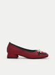ZAPATO DE TACÓN BURDEOS CON ADORNO METÁLICO ELEGANTE