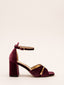Sandalias de Terciopelo Rosa con Detalle Dorado
