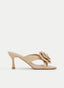 SANDALIA BEIGE DE TACÓN FINO CON FLOR