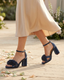 SANDALIAS DE PLATAFORMA AZUL CON FLORES Y TACÓN ANCHO
