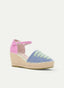 ALPARGATAS DE CUÑA MULTICOLOR AZUL Y ROSA CON DETALLE DECORATIVO Y PULSERA