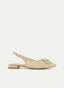 BAILARINA DESTALONADA BEIGE DE CROCHET CON FLOR
