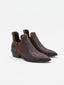 Stivaletto marrone con stampa animale e tacco basso.