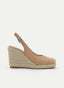 SANDALIA DE CUÑA BEIGE CERRADA CON PLATAFORMA