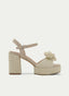 SANDALIA BEIGE FLOR YUTE TACÓN ANCHO