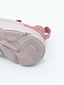 Zapatilla slip-on de punto knit en degradado rosa y beige con suela chunky ondulada en rosa claro y logo Nyrex en blanco.