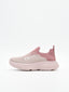 Zapatilla slip-on de punto knit en degradado rosa y beige con suela chunky ondulada en rosa claro y logo Nyrex en blanco.