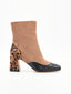 BOTÍN TAUPE CON TACÓN LEOPARDO