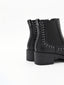 BOTÍN NEGRO CON TACHAS Y ELÁSTICOS DE NYREX