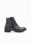 BOTÍN NEGRO MINIMALISTA CON TACHUELAS DE NYREX