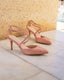 Zapato rosa con strass y tiras