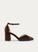 ZAPATOS DE SALÓN DE TERCIOPELO MARRÓN CON CORREA